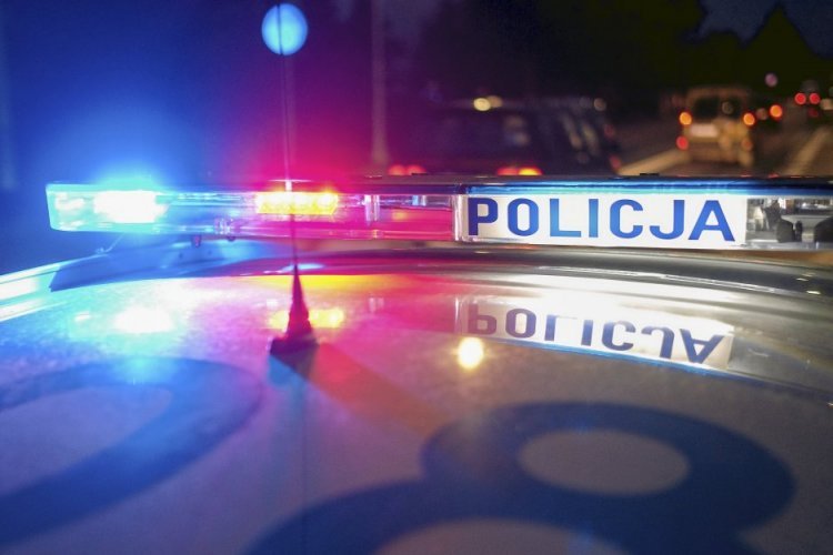 Policja przeszukała siedziby organizacji, które dostały pogróżki. Maile o bombach w siedzibach organizacji pozarządowych. Kara za Strajk Kobiet.