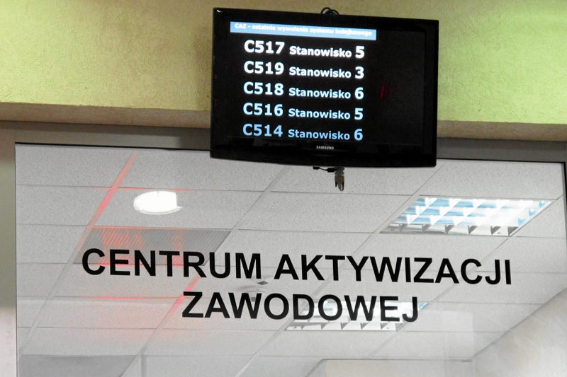 Ponad 30 milionów złotych wydadzą Powiatowe Urzędy Pracy w całej Polsce na poinformowanie zeszłorocznych bezrobotnych o wysokości ich składek do ZUS. UP muszą każdemu takiemu bezrobotnemu wysłać specjalne pismo.