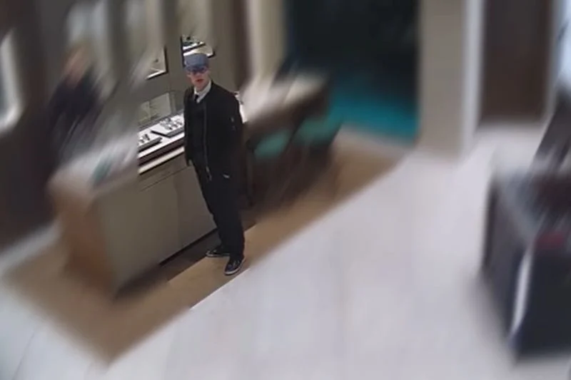 Policjanci z Gdańska szukają mężczyzny, który okradł zegarek marki Rolex o wartości 144 tys. złotych.