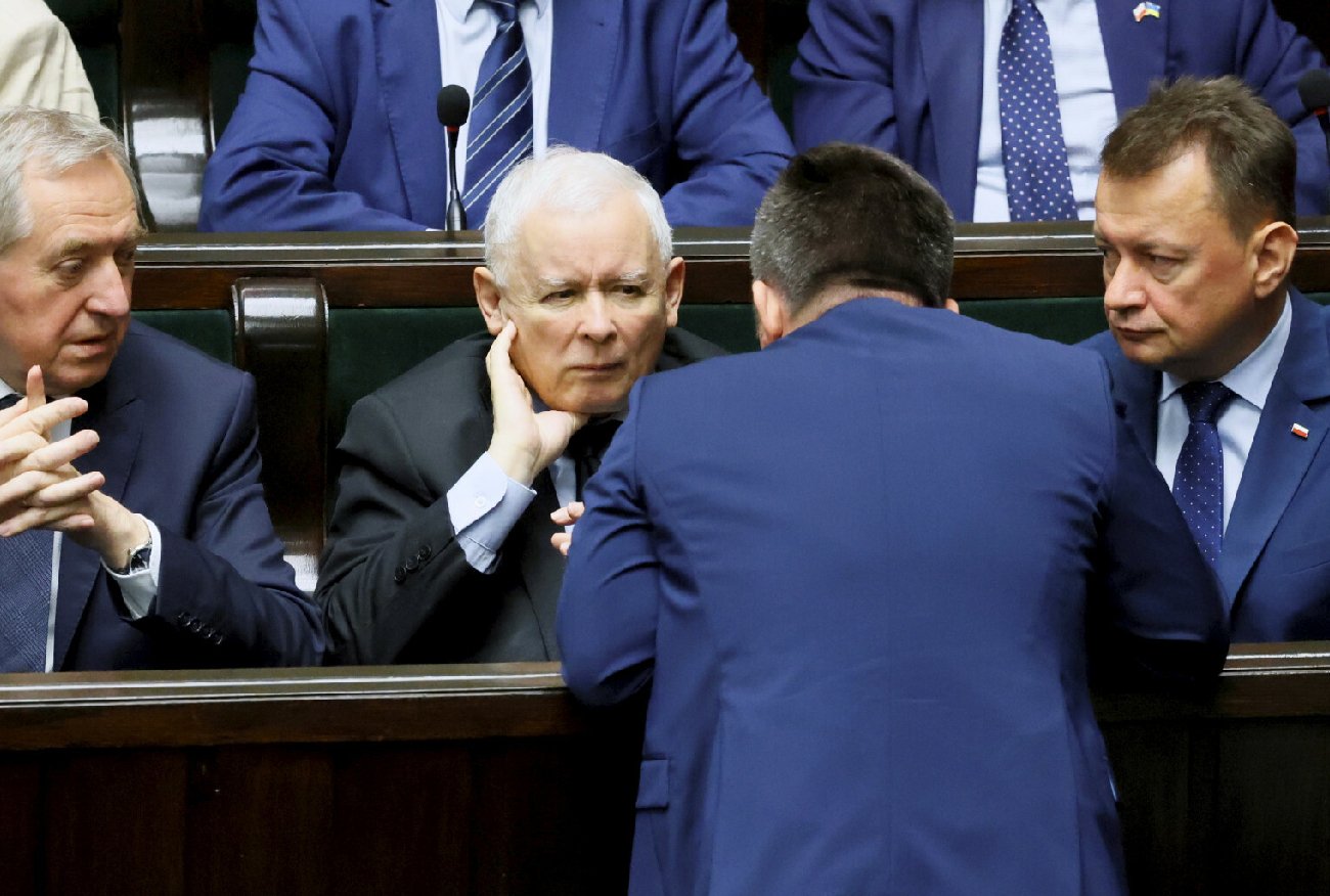 Sondaż. Spada poparcie Jarosława Kaczyńskiego i PiS.