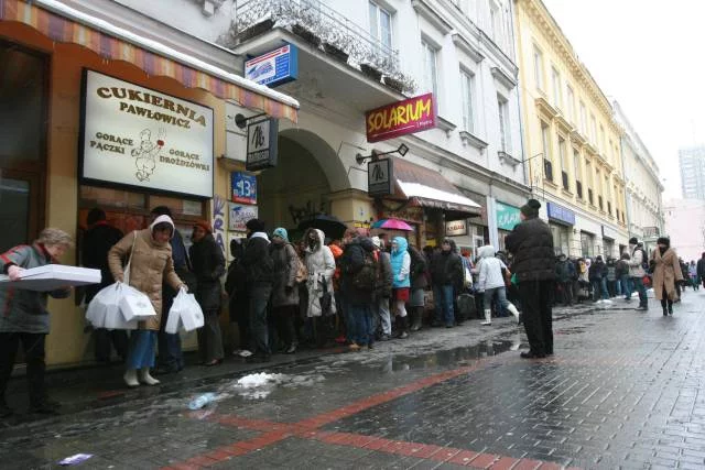 Pączki u Pawłowicz z ulicy Chmielnej. Tu zjemy pączki na słono. Z kapustą i grzybami
