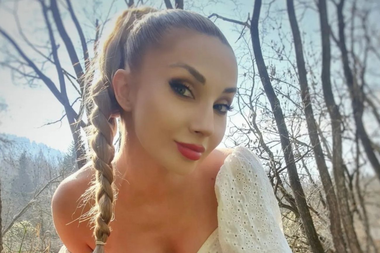 Cleo wspomina czasy szkolne. Zajęcia biologii zapadły jej w pamięci