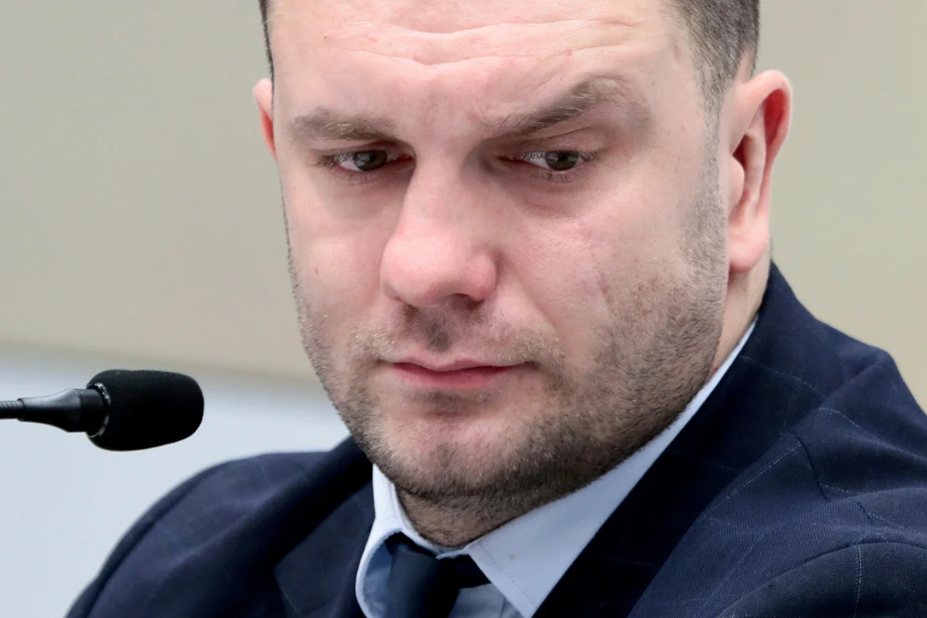 W najnowszym sondażu przeprowadzonym na zlecenie "Super Expressu" Polacy wyrazili swoje zdanie na temat ewentualnej dymisji wiceministra sportu.