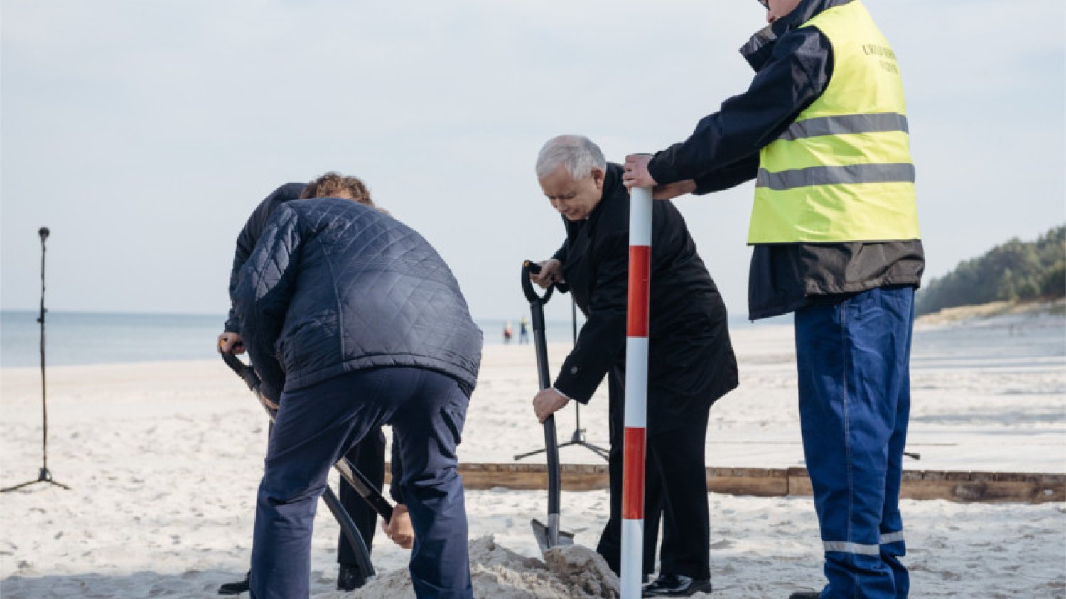 Przekop Mierzei Wiślanej to obietnica wyborcza Jarosława Kaczyńskiego z 2006 roku. Po 11 latach udało mu się rozpocząć jej realizację.