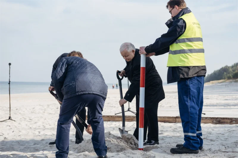 Przekop Mierzei Wiślanej to obietnica wyborcza Jarosława Kaczyńskiego z 2006 roku. Po 11 latach udało mu się rozpocząć jej realizację.