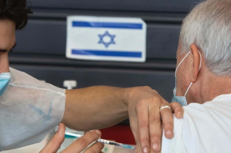 Izrael nie zwalnia ze szczepieniami. Teraz zapowiedział, że zaszczepi osoby powyżej 16 roku życia.