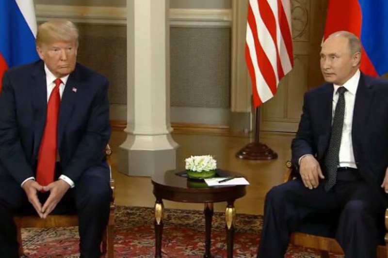 Donald Trump i Władimir Putin rozmawiali o 40 min dłużej niż planowano.