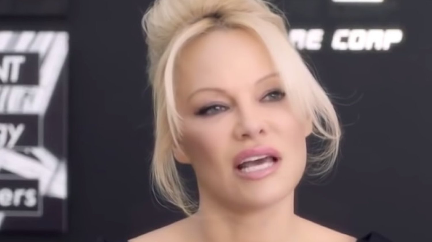 Pamela Anderson ma wątpliwości co do związku, chociaż Jon Peters to jej znajomy od lat.