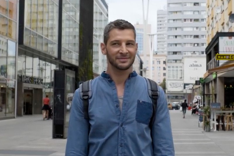 Leszek Stanek  - to on wygrywa "Azja Express". Facet z TVN-u, a jednak pozostał człowiekiem