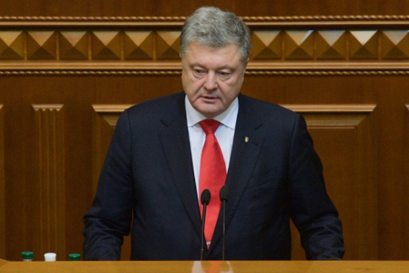 Rana Najwyższa Ukrainy zatwierdziła dekret prezydenta Poroszenki o wprowadzeniu na terytorium Ukrainy stanu wojennego.