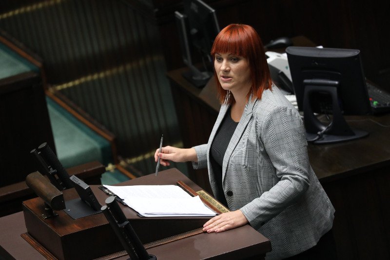 Posłowie PiS zdecydowali, że projekt firmowany przez Justynę Sochę, liderkę Ogólnopolskiego Stowarzyszenia Wiedzy o Szczepieniach STOP NOP trafi do komisji