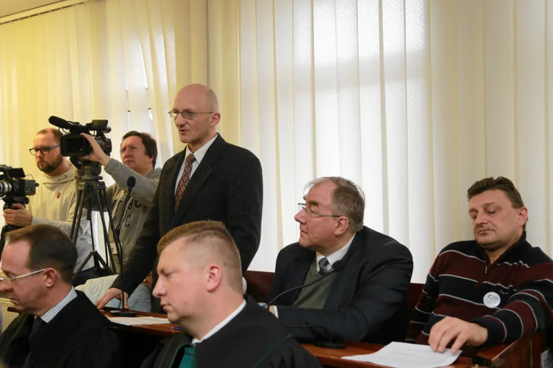 Piotr Łopaciuk razem z innymi działaczami KOD odpowiadał przed sądem w Suwałkach za zakłócenie spotkania z obecną senator Anną Marią Anders
