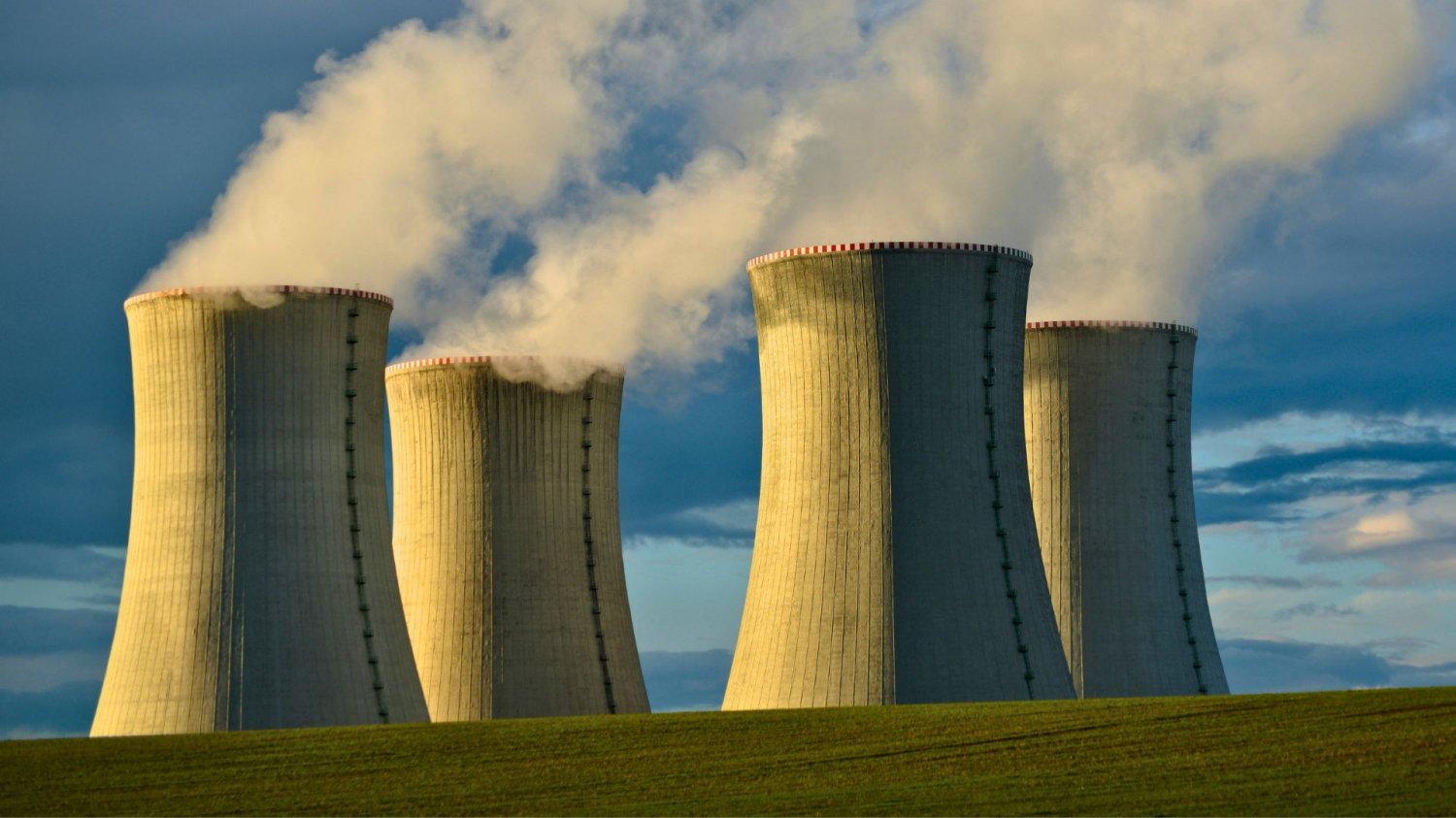 Polska elektrownia atomowa oficjalnie powstaje. Znamy cenę prądu z Pomorza Ile będzie kosztował prąd z elektrowni jądrowej w Polsce