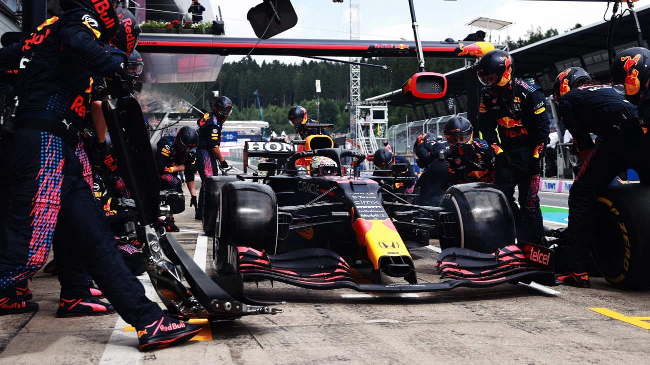 Max Verstappen wygrał trzecie zawody z rzędu, w klasyfikacji generalnej ucieka rywalom coraz szybciej
