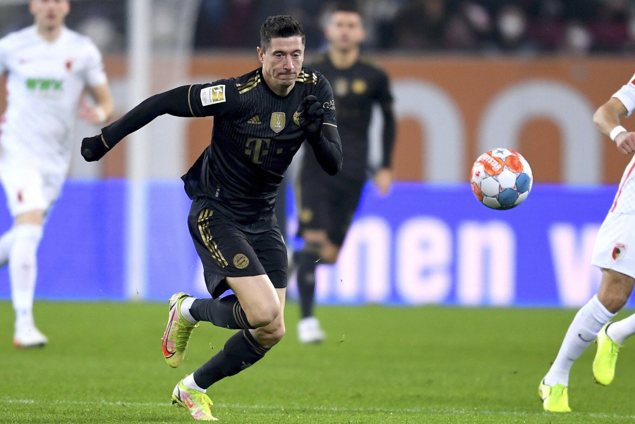 Robert Lewandowski ponownie wpisał się na listę strzelców w Bundeslidze. Tym razem pokonał Rafała Gikiewicza.