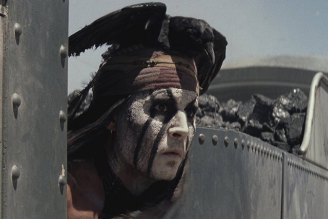 Johnny Depp w filmie "Jeździec znikąd" wcielił się w postać Indianina Tonto