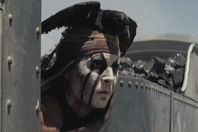 Johnny Depp w filmie "Jeździec znikąd" wcielił się w postać Indianina Tonto