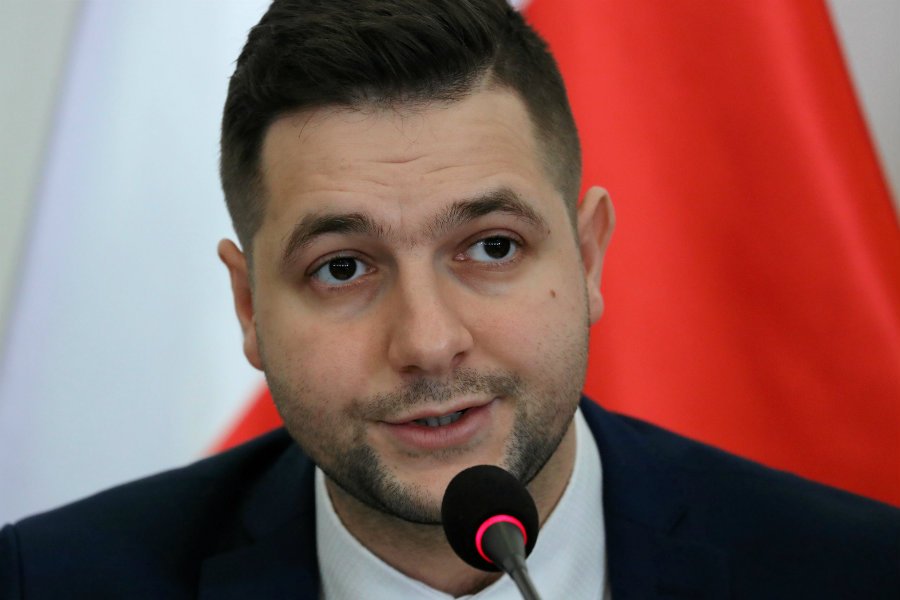 Patryk Jaki bronił w TVN24 pisowskich zmian w sądownictwie.