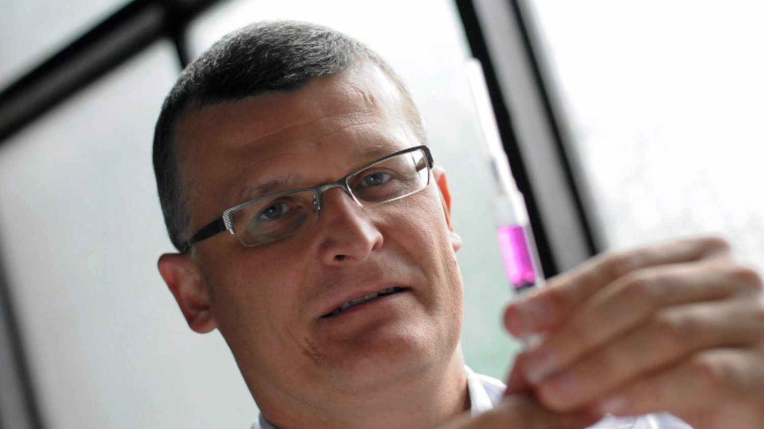 Dr Paweł Grzesiowski wytoczył proces liderce antyszczepionkowców.