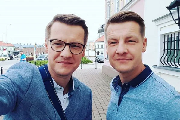 Bracia Mroczkowie zagrają w nowym filmie "Raz. Jeszcze raz". Pokazali zdjęcia z planu na Instagramie.