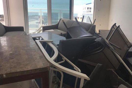 Pojechali w podróż poślubną, na wyspę, gdzie zaatakował huragan. Dramatyczny apel polskiej pary o pomoc.