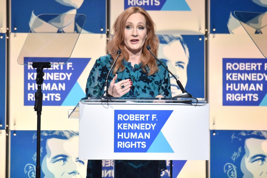 J.K. Rowling dotąd była znana z obrony pław człowieka. Wystarczył jeden tweet i fani jej nie rozpoznają