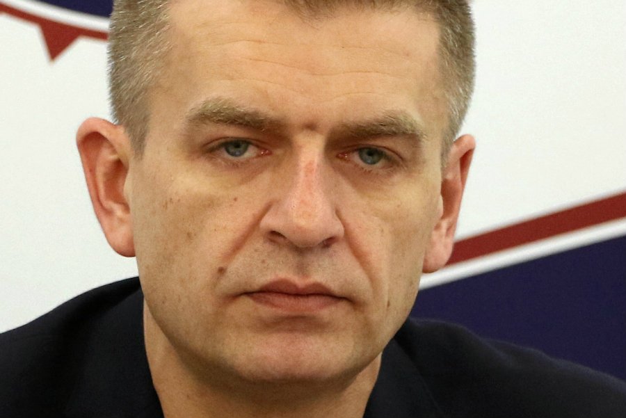 Bartosz Arłukowicz szuka rodziców dzieci, które miały być leczone w dentobusach.