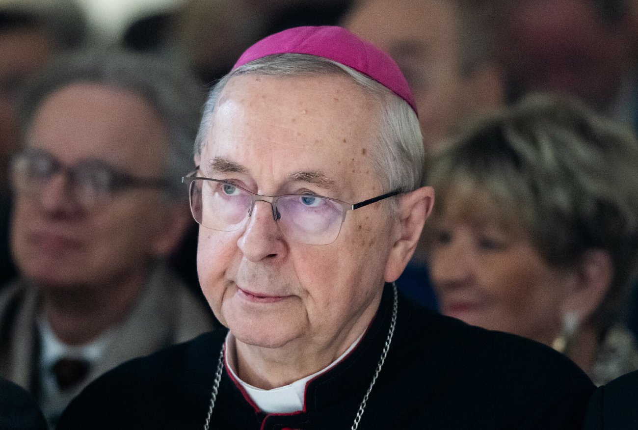 Emerytura Abpa Gądeckiego. "Rząd PiS na jego remont dał miliony".