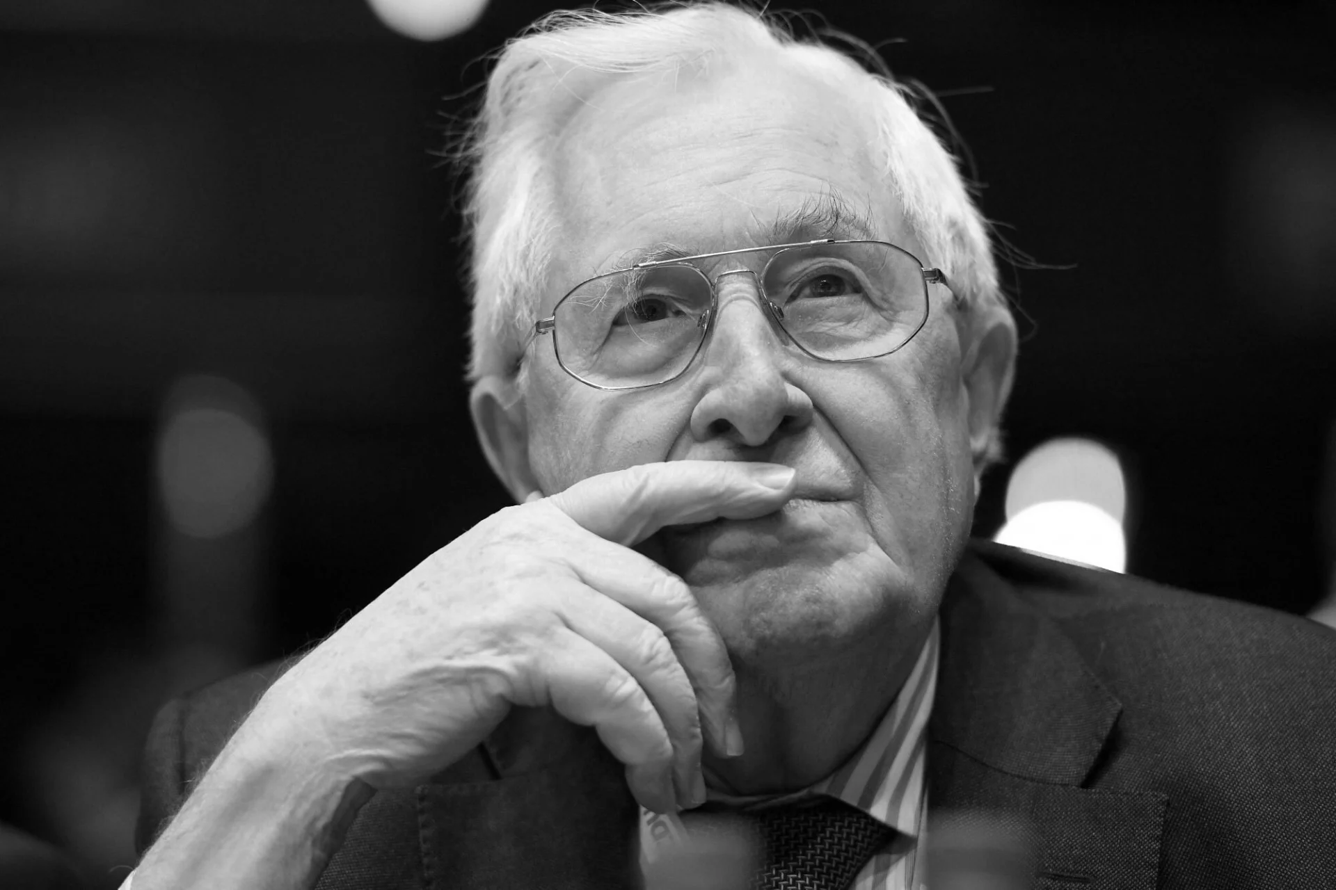 Bernhard Vogel nie żyje.