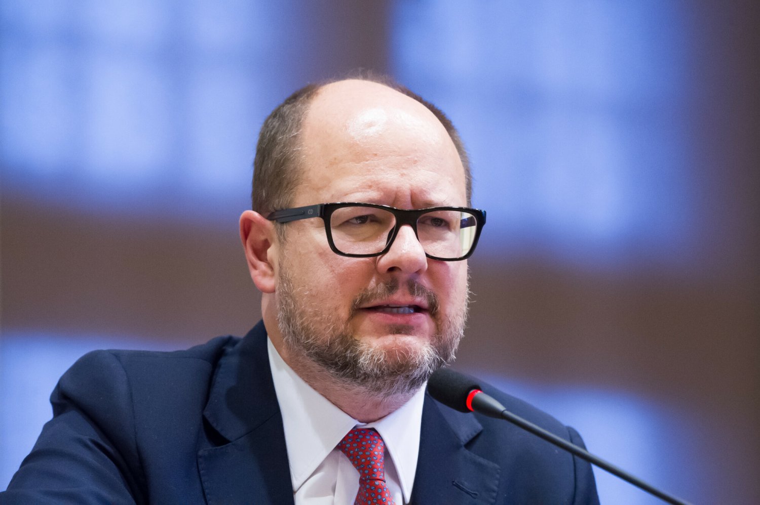 Choć w filmie TVP oskarża Adamowicza o "mafijne interesy", to jednocześnie twierdzono, że to PO go zaszczuło.