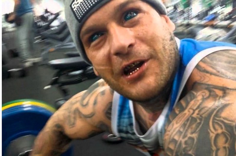 Popek pochwalił się tym, że schudł. Raper i zawodnik MMA wagi ciężkiej wrzucił do sieci zdjęcie swojego nagiego torsu.