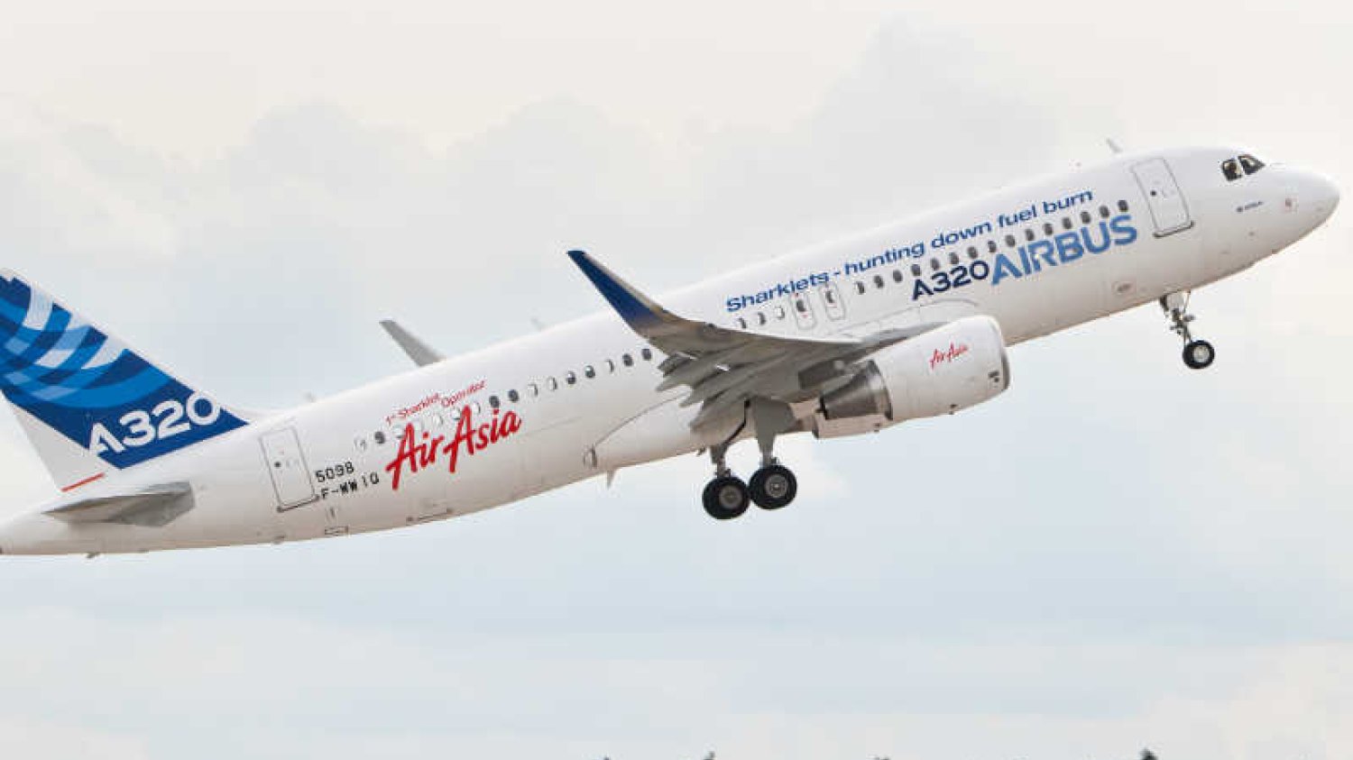 Zaginął samolot malezyjskich linii AirAsia.