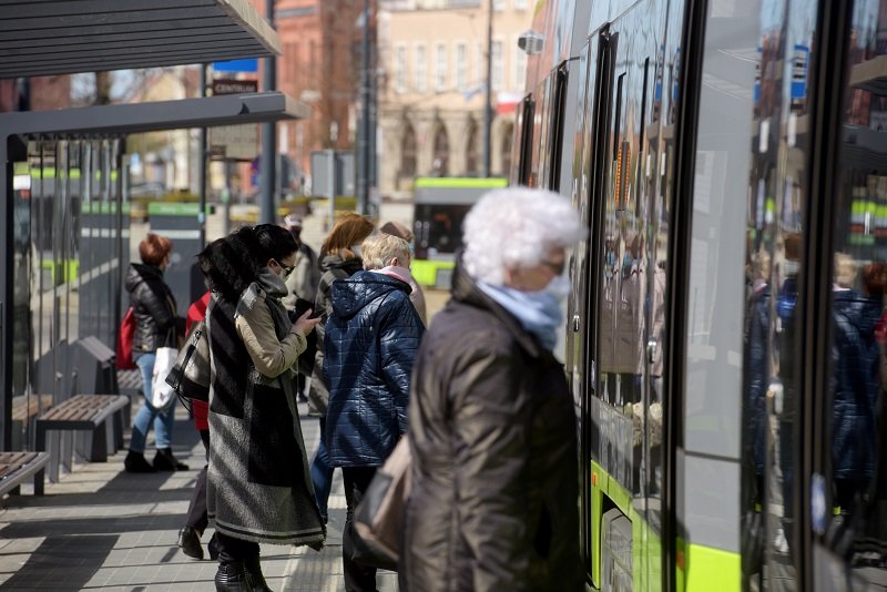 Prof. Włodzimierz Gut jest zaniepokojony wzrostem zakażeń w Polsce.