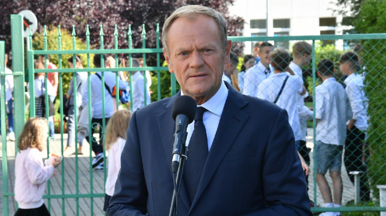 Donald Tusk wspomniał o swoich dziadkach. Mówił o "propagandzie Jacka Kurskiego"