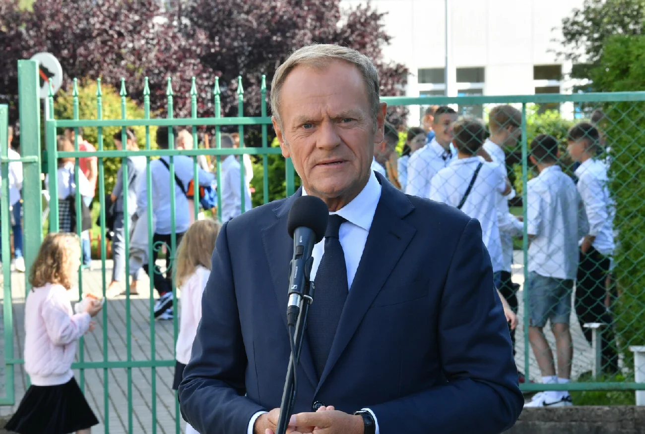 Donald Tusk wspomniał o swoich dziadkach. Mówił o "propagandzie Jacka Kurskiego"