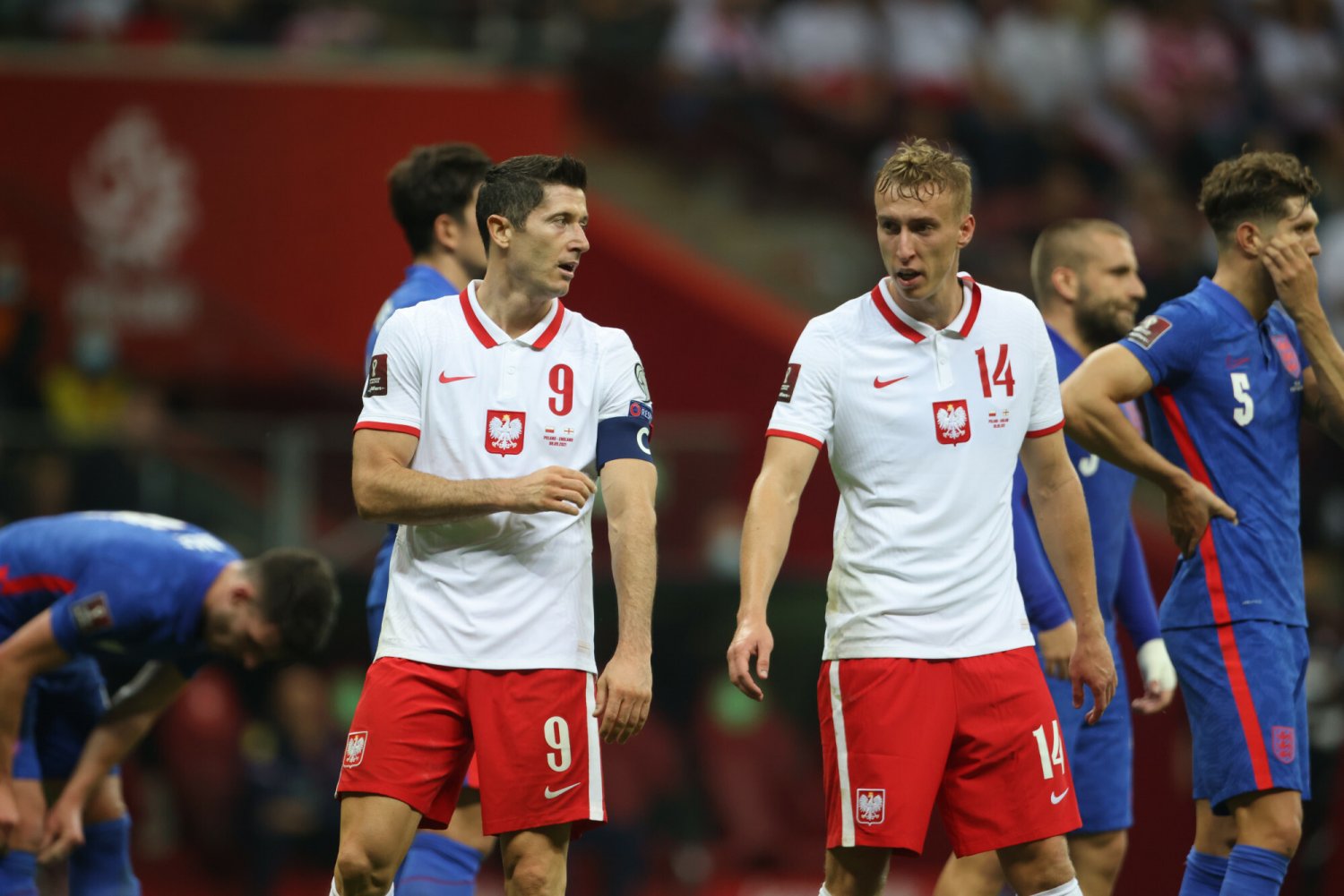 Robert Lewandowski dał piękny przykład kolegom z kadry, kibice nie udźwignęli jednak wagi chwili