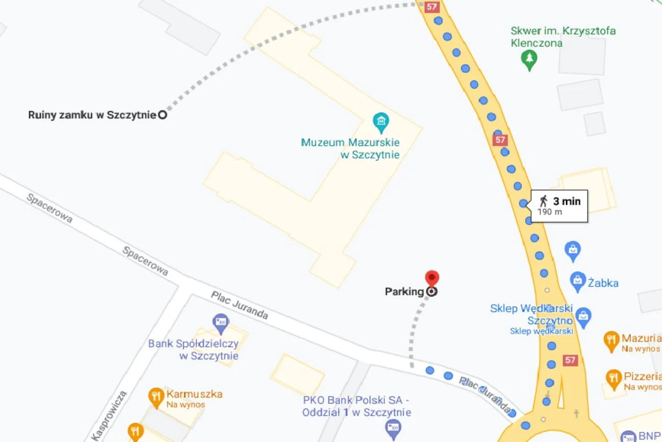 Parking nieopodal zamku.