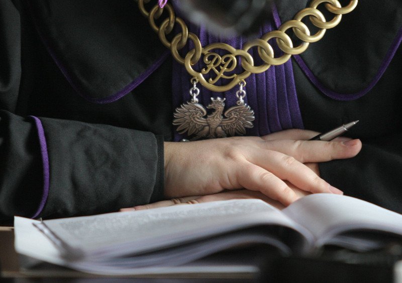 383 osoby po czwartkowej uchwale SN nie powinny od teraz orzekać.