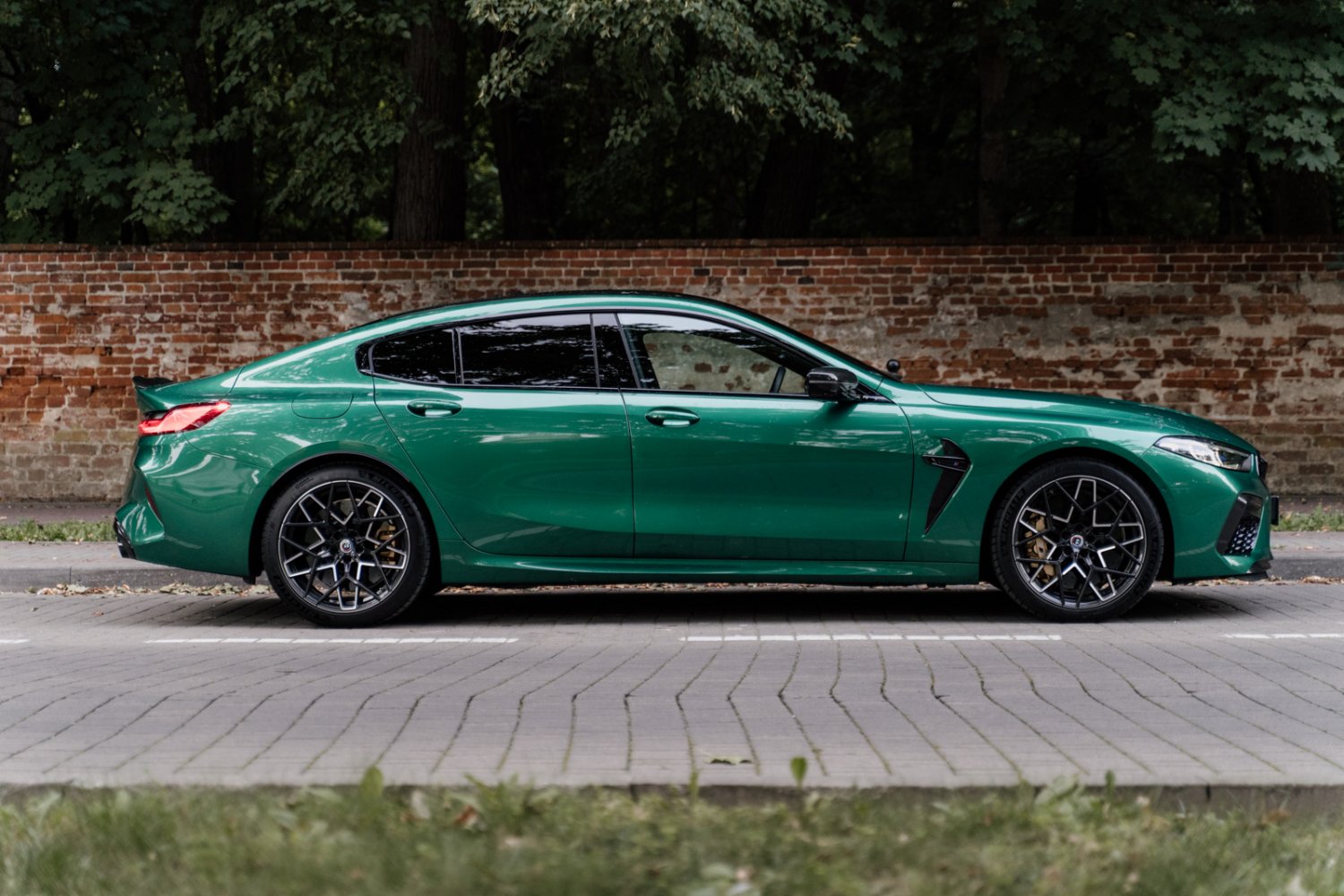 BMW M8 Gran Coupe imponuje swoim rozmachem.