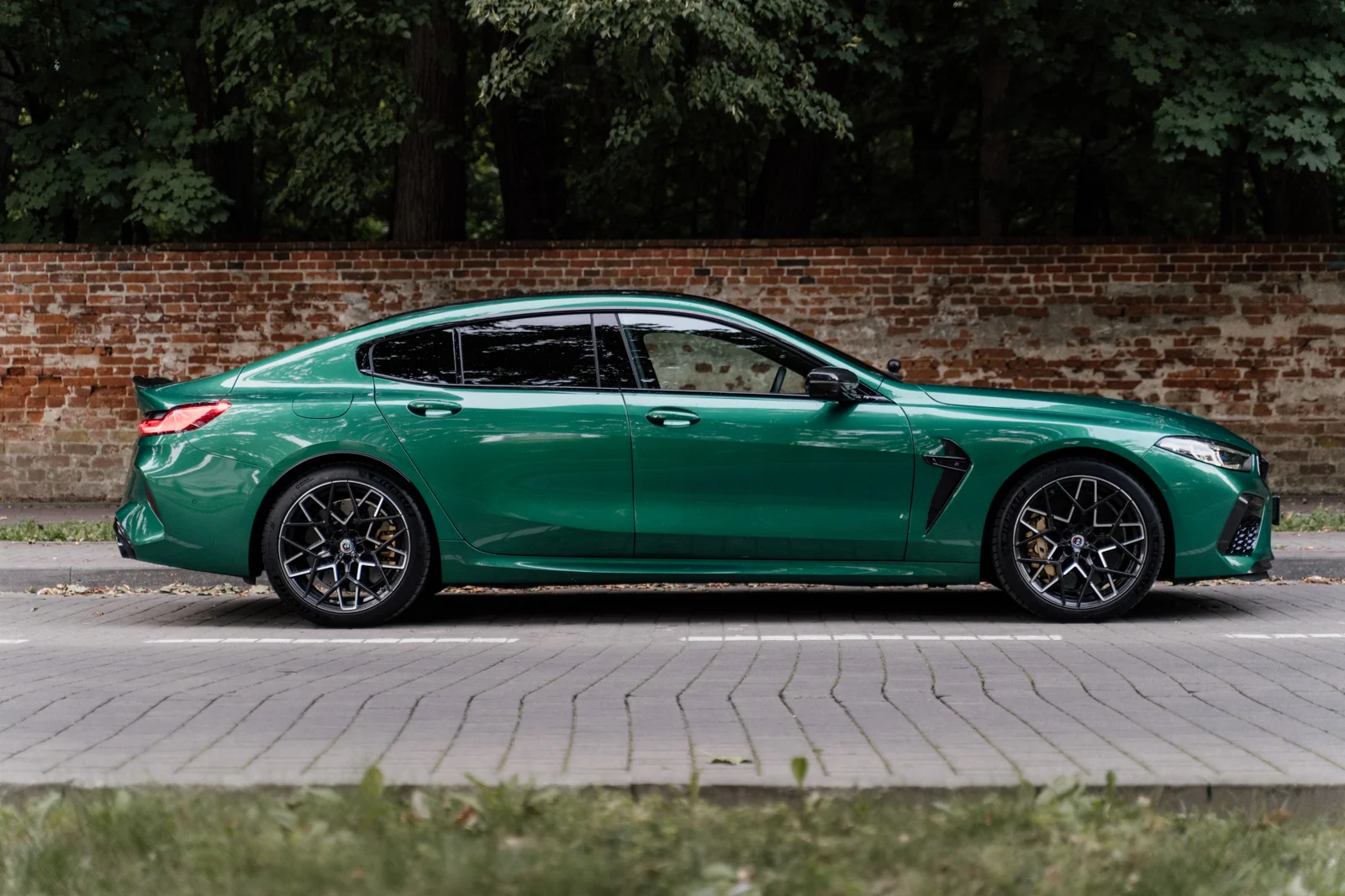BMW M8 Gran Coupe imponuje swoim rozmachem.