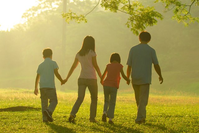 [url=http://shutr.bz/1fjZdSJ]Zdecydowana większość badanych przez CBOS (85 procent; reprezentatywna próba losowa 1111 dorosłych mieszkańców Polski) wiąże wyobrażenie o szczęśliwym życiu z rodziną
[/url]