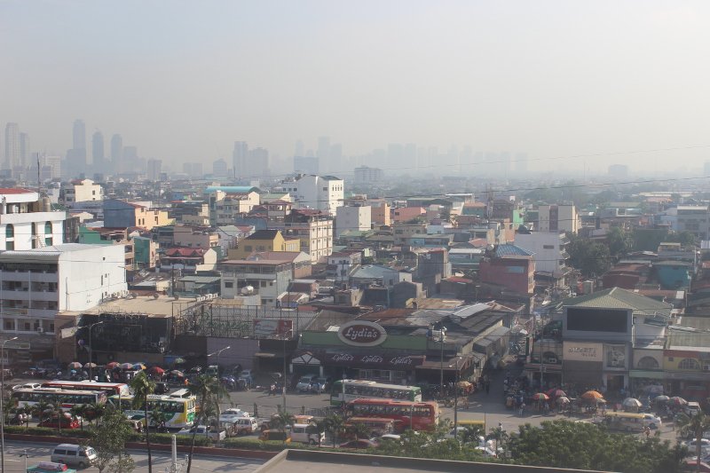 Manila  - widok z pokoju hotelowego "Tune hotel"