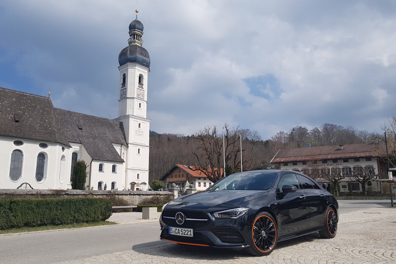 Mercedes CLA 250 4-MATIC z pakietem Edition 1 prezentuje się nad wyraz interesująco.
