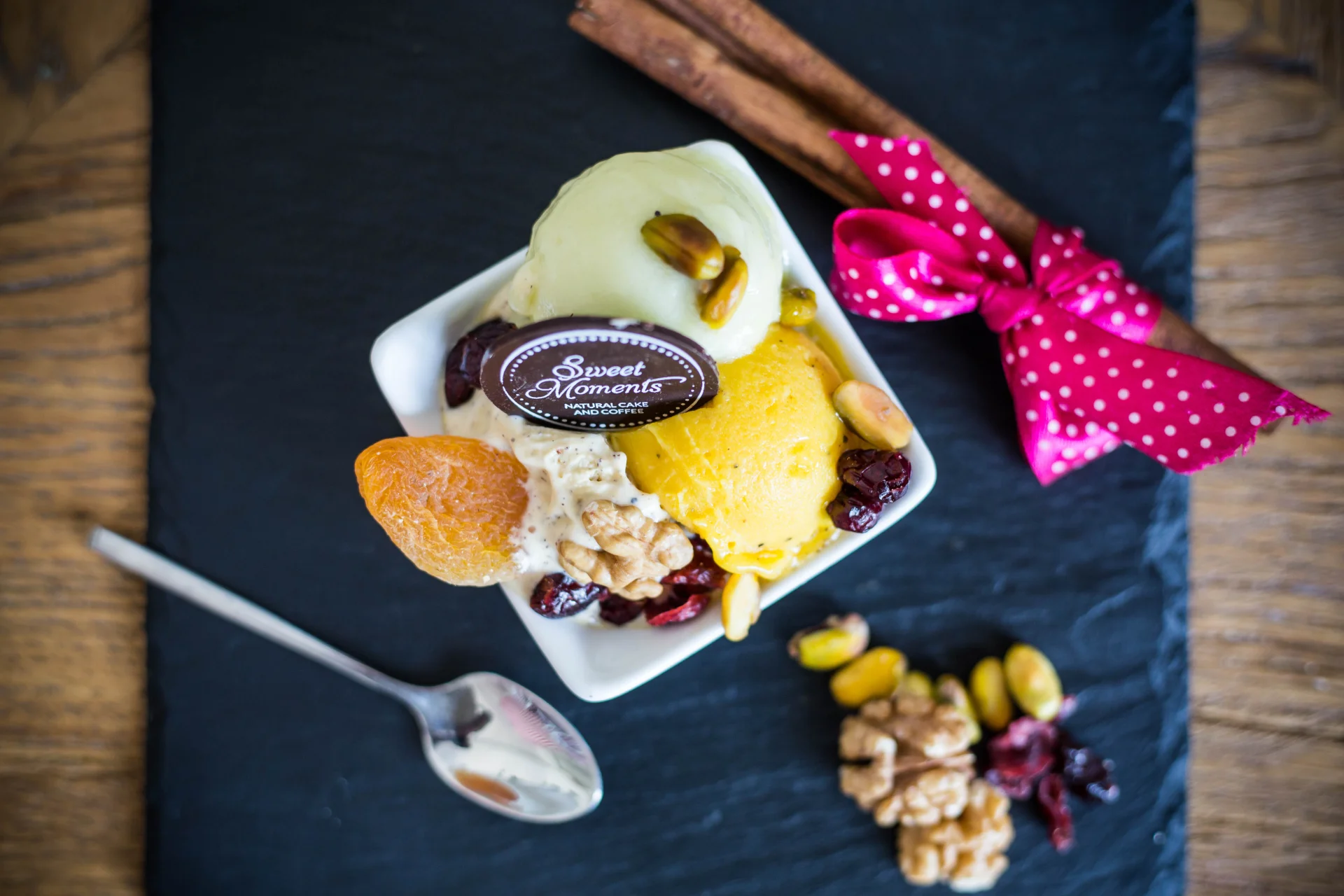 Do produkcji używa się tu tylko cukru gronowego. A jeśli sorbety - to tylko ze świeżych, sezonowych owoców.