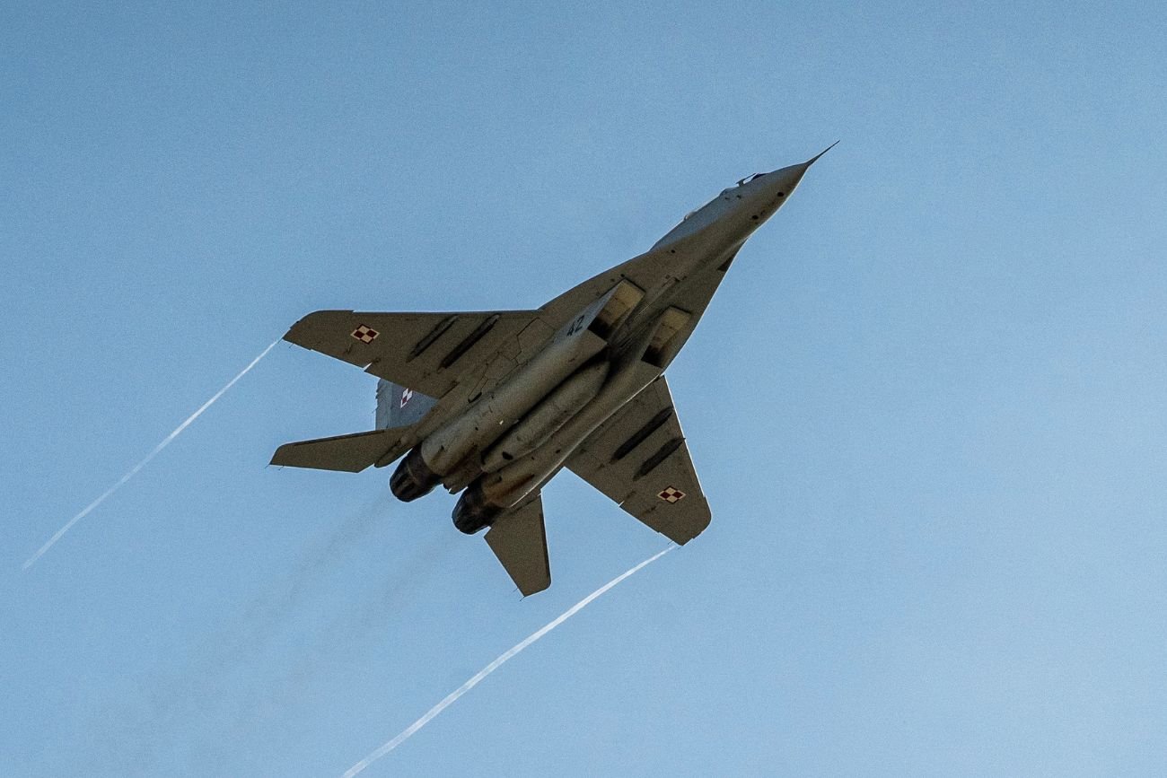 Подтянулись польские истребители. Аэропорт закрыт