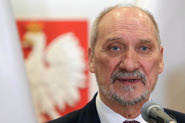 Antoni Macierewicz, szef podkomisji smoleńskiej, zaprosił rodziny ofiar do MON.