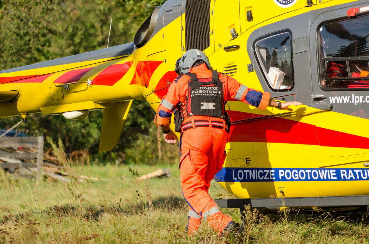 W jednym z tartaków w województwie lubuskim doszło do niecodziennego i niebezpiecznego wypadku. Ranna kobieta została przetransportowana LPR do szpitala.