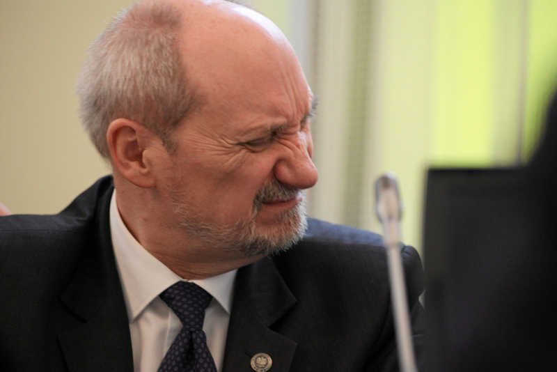 Sprawa odpowiedzialności Antoniego Macierewicza ws likwidacji WSI trafi przed sąd.