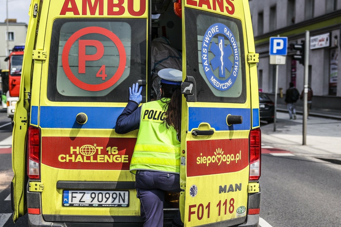 "Z impetem wjechało w niego auto". Media dotarły do świadka tragedii w Inowrocławiu.