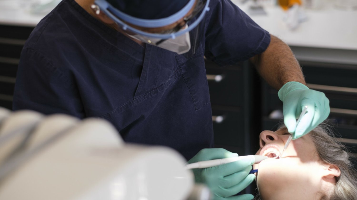 Większość z nas chodzi do dentysty prywatnie. Przez lata przyzwyczajano nas, że tak powinno być